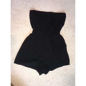 Forever 21 Women’s Sleeveless Romper w/ pockets